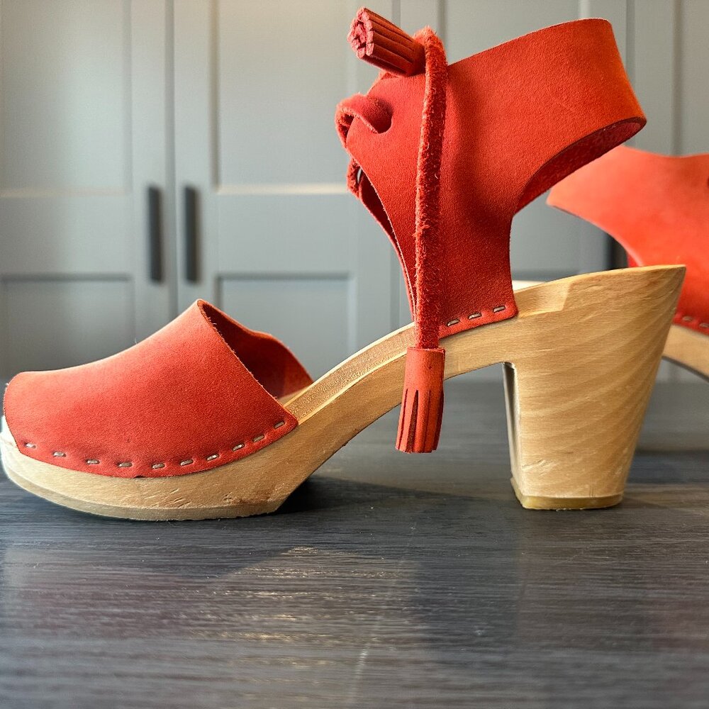 BRYR Clogs - Size 37